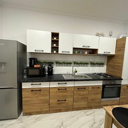 Golden Garden Luxury Apartment In Bucharest Exterior photo
