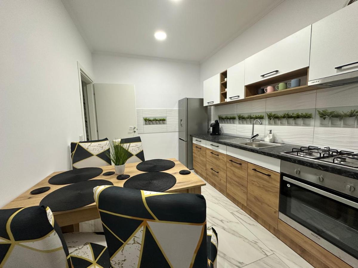 Golden Garden Luxury Apartment In Bucharest Exterior photo