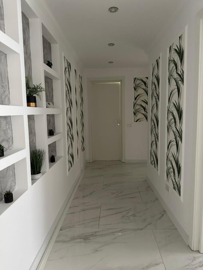 Golden Garden Luxury Apartment In Bucharest Exterior photo