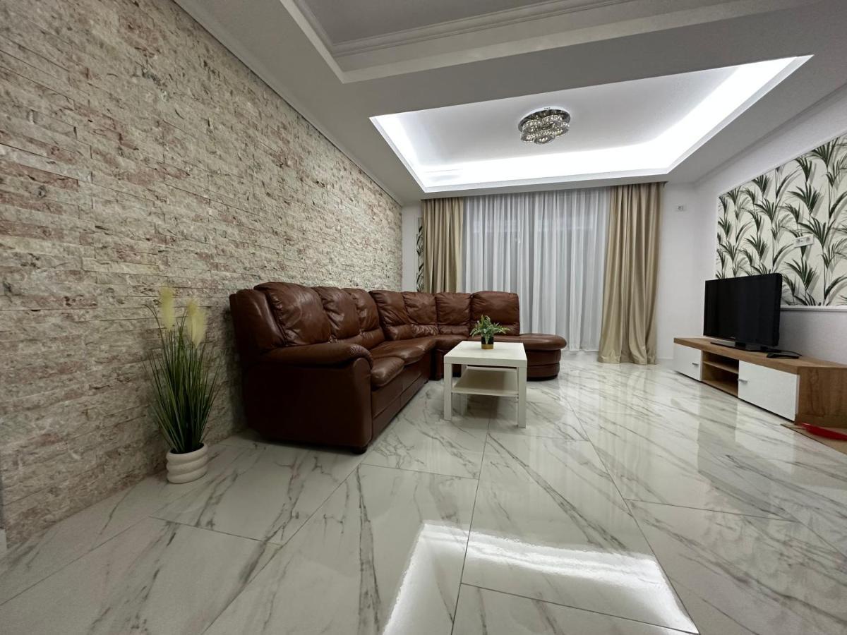 Golden Garden Luxury Apartment In Bucharest Exterior photo