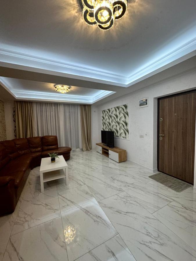 Golden Garden Luxury Apartment In Bucharest Exterior photo