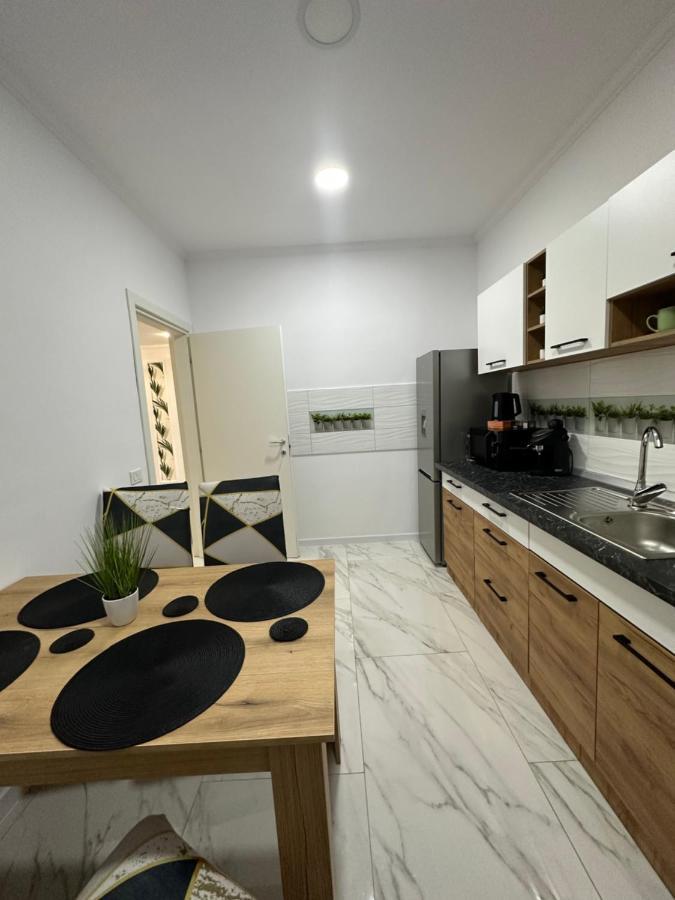 Golden Garden Luxury Apartment In Bucharest Exterior photo